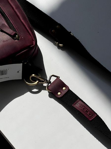 Бананка прямокутна з натуральної шкіри марсалова 811\140 &mdash; Lucky Store