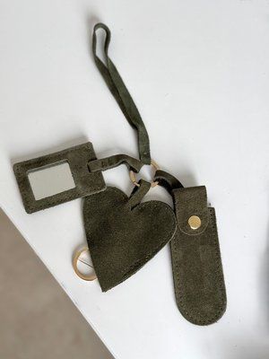 Брелок " Завжди під рукою " замшева зелений 232\66001 &mdash; Lucky Store