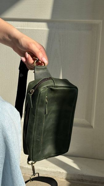 Бананка прямокутна з натуральної шкіри зелена 811\160 &mdash; Lucky Store