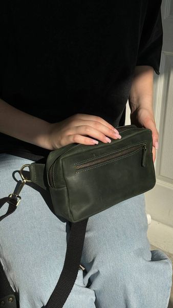 Бананка прямокутна з натуральної шкіри зелена 811\160 &mdash; Lucky Store