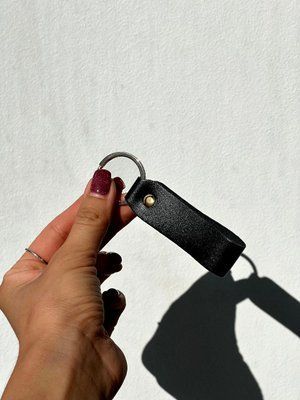 Брелок M з натуральної шкіри чорний 101\21011 &mdash; Lucky Store