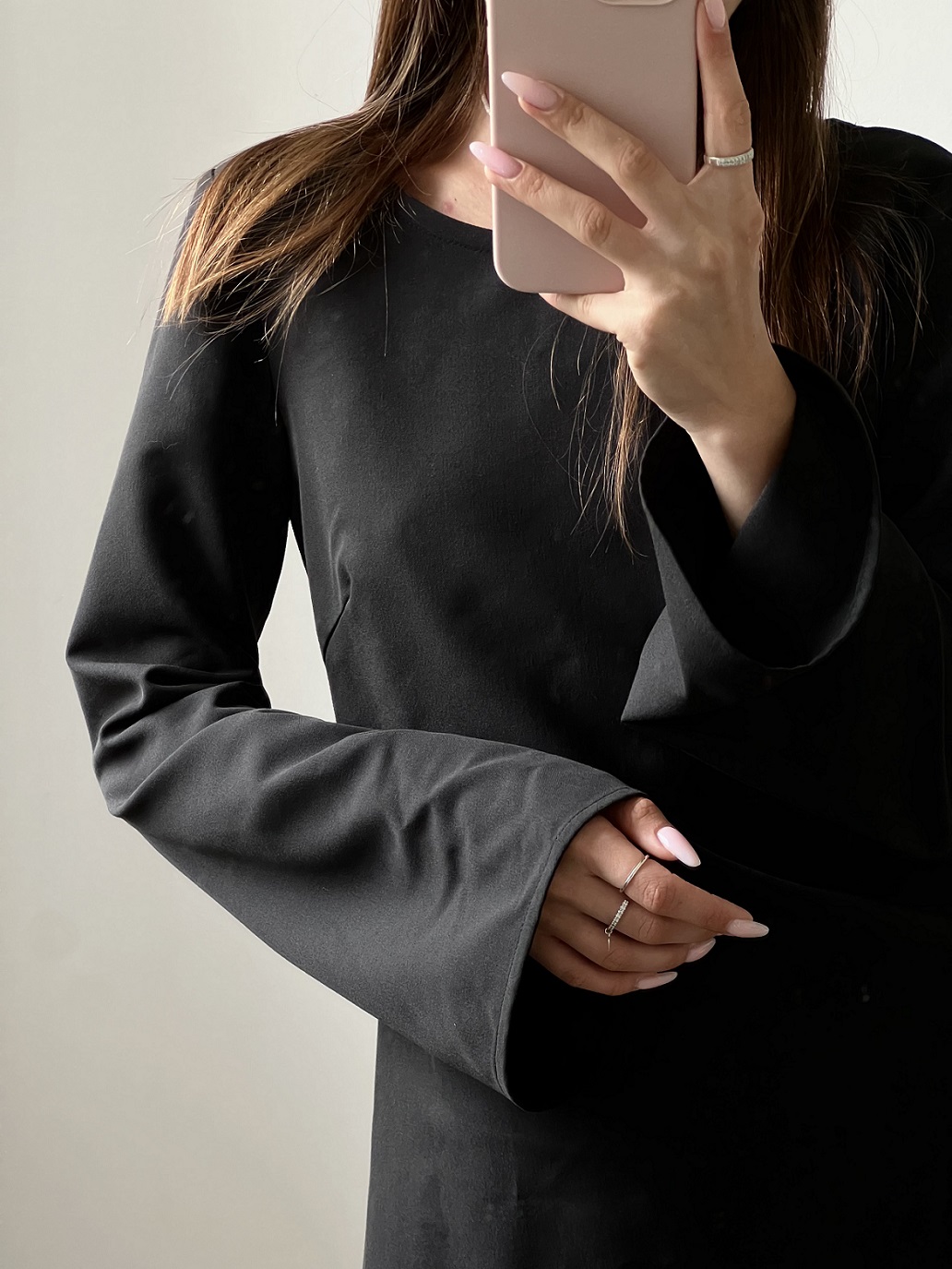 Сукня жіноча міні з відкритою спиноюз костюмної тканини чорна